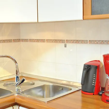Eva Apartman *